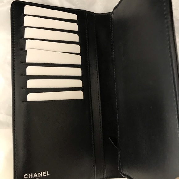 Excellent condition Chanel Lucky Symbols Billfold Patent Wallet - Picture 8 of 12